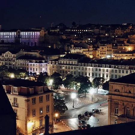 17 View In Downtown Old Лісабон