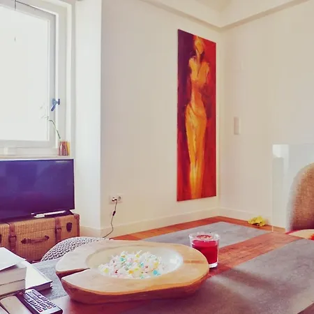 17 View In Downtown Old Apartment Lisbon